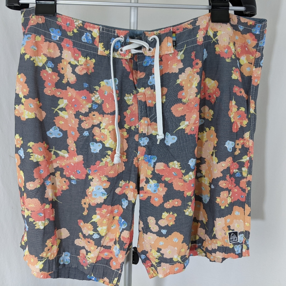 Reef Shelter Supply Men's Floral Board Shorts